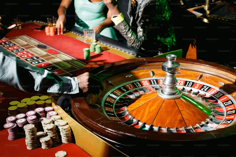 Meja roulette dengan dealer